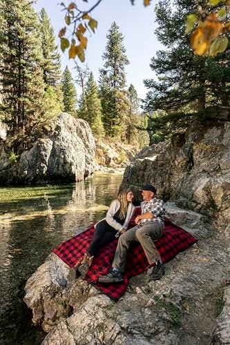 Stansport 6 lbs. Grizzly Sleeping Bag (529-100), 81" L x 39" W, Brown