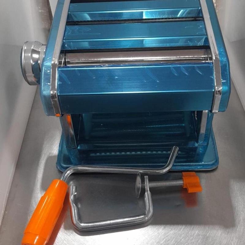 صانعة المعكرونة اليدوية - تعمل بمقبض يدوي (صنع في الصين)