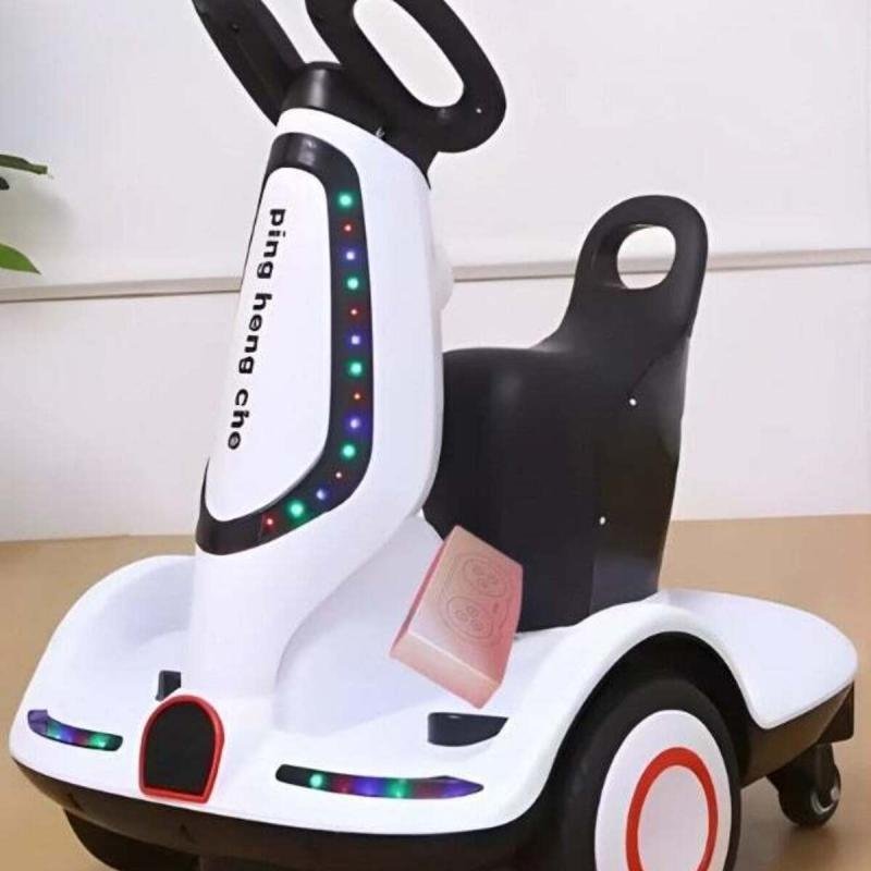 سكوتر كهربائي أبيض للأطفال مع جهاز تحكم عن بعد متعدد الوظائف مع ريموت