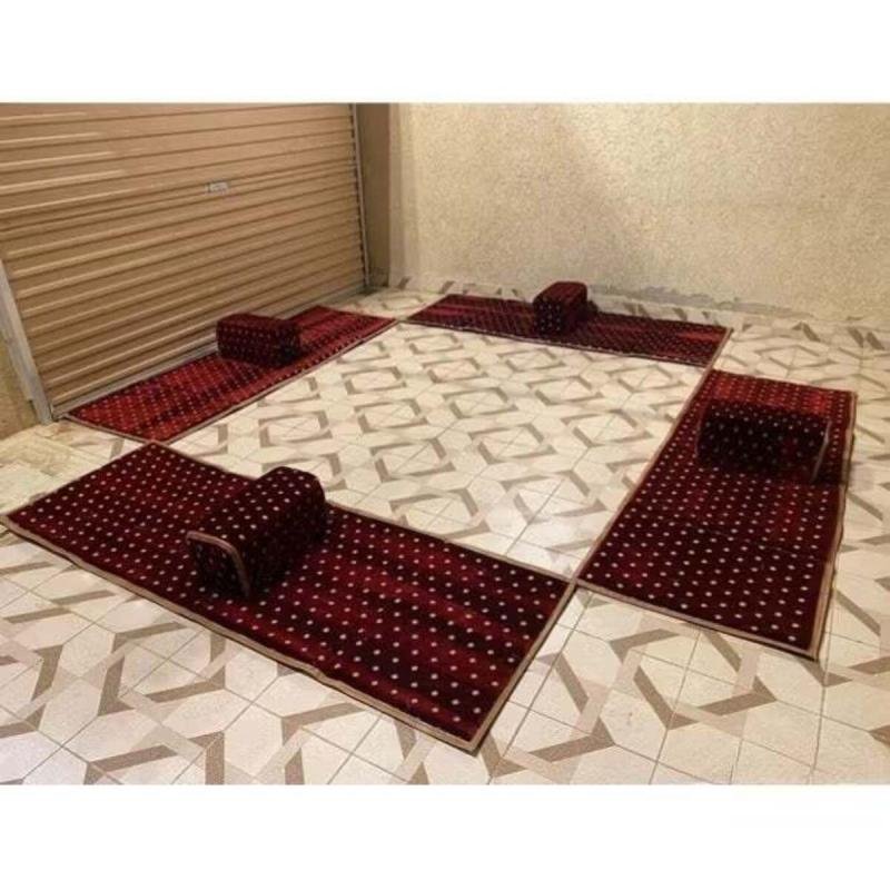 طقم جلوس أرضي تقليدي مكون من 8 قطع