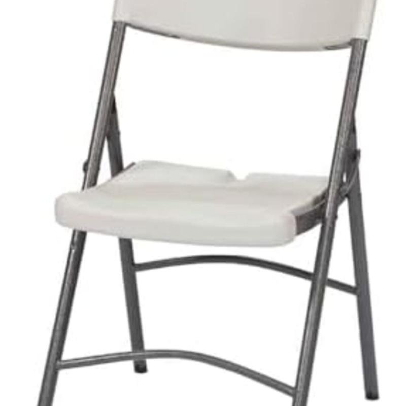 كرسي تخييم ورحلات قابل للطي – بلاستيك قوي أرجل معدنية – سهل الحمل ومريح يتحمل حتى 200 كجم – ابيض