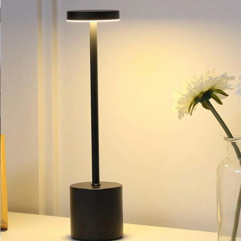 مصباح مكتبي لاسلكي قابل لإعادة الشحن بقوة 3600 مللي أمبير/ساعة، مصباح مكتبي اسود محمول معدني.