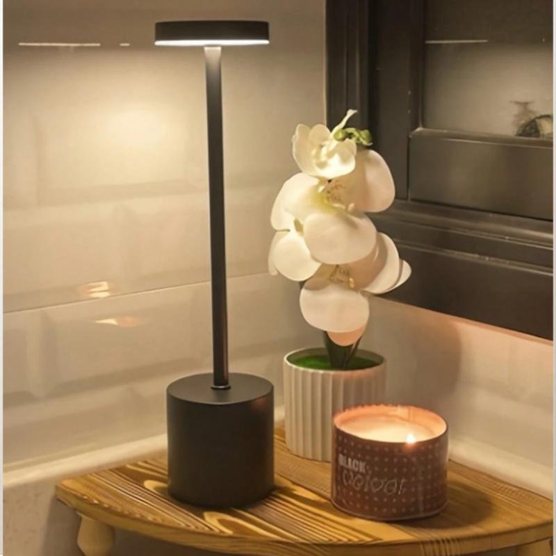 مصباح مكتبي لاسلكي قابل لإعادة الشحن بقوة 3600 مللي أمبير/ساعة، مصباح مكتبي اسود محمول معدني.