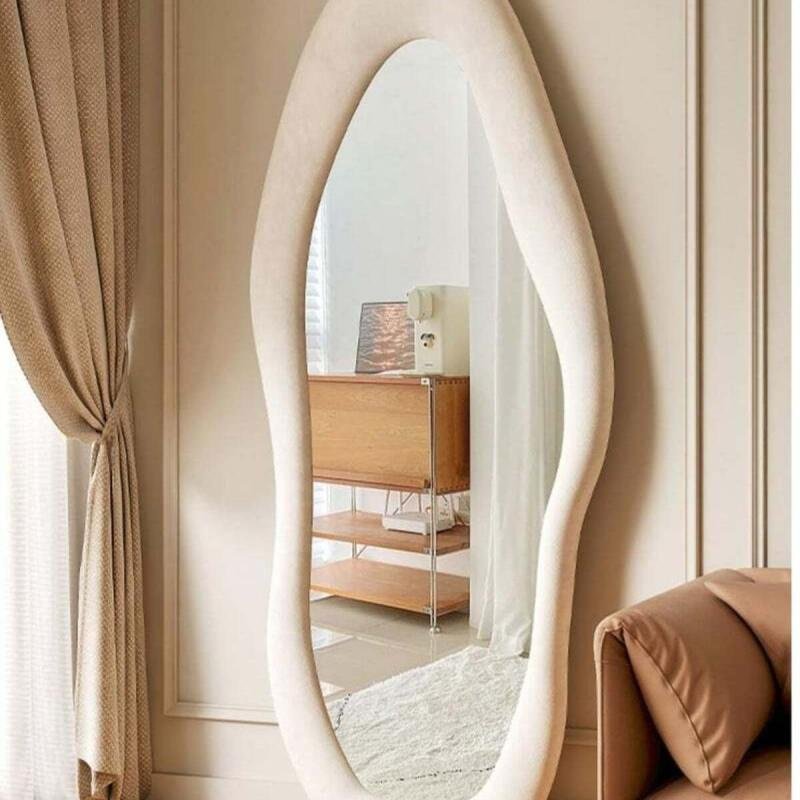 مرآة أرضية بطول كامل، مرآة حائط مع حامل وإطار من قماش مخملي ناعم، بيج 160×60 سم