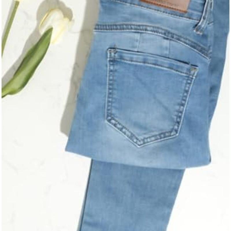 بنطلون جينز أزرق فاتح عصري للنساء من بونكا