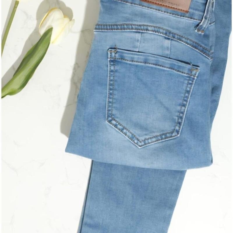 بنطلون جينز أزرق فاتح عصري للنساء من بونكا