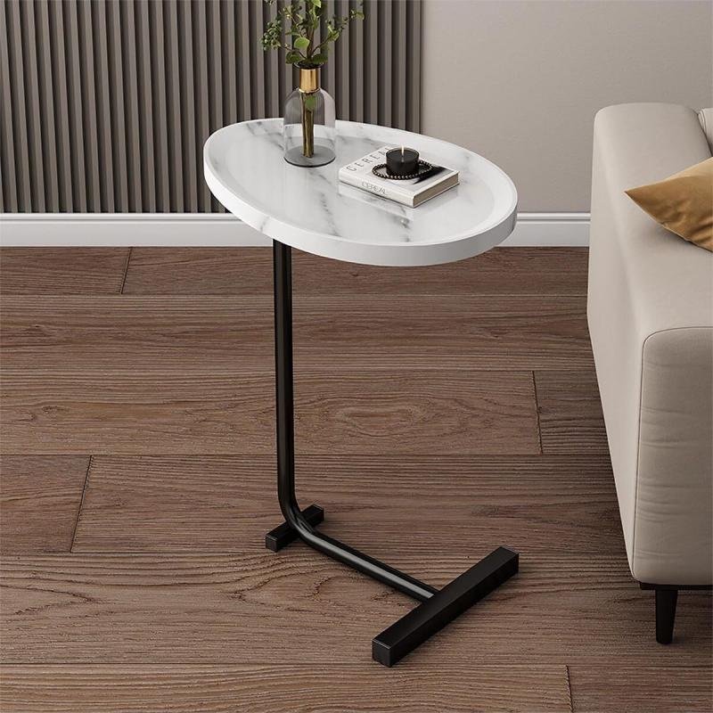 طاولة قهوة عصرية | طاولة جانبية علي شكل حرف سي سطح رخامي ابيض وارجل معدنية باللون الأسود 60x45x30 سم