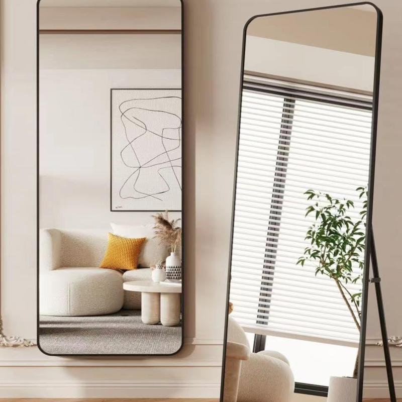 مرآة مستطيلة حديثة كاملة الطول 176 × 77 سم بزوايا مستديرة وإطار معدني أسود