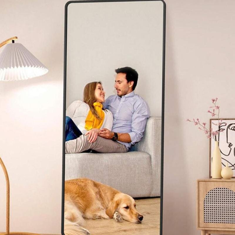 مرآة مستطيلة حديثة كاملة الطول 176 × 77 سم بزوايا مستديرة وإطار معدني أسود