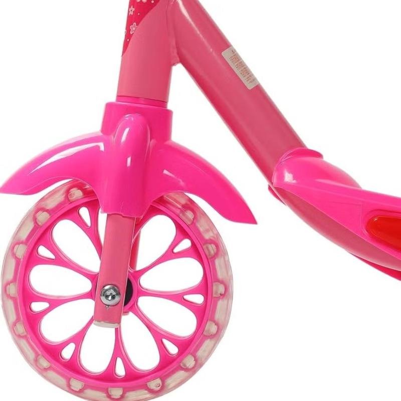 سكوتر ركل محمول ثلاثي العجلات بمقابض مبطنة عالية الجودة وآمن للأطفال