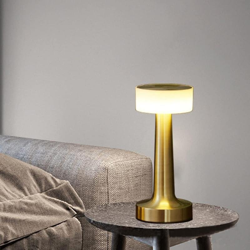 مصباح طاولة بار لاسلكي من النحاس بإضاءة دافئة