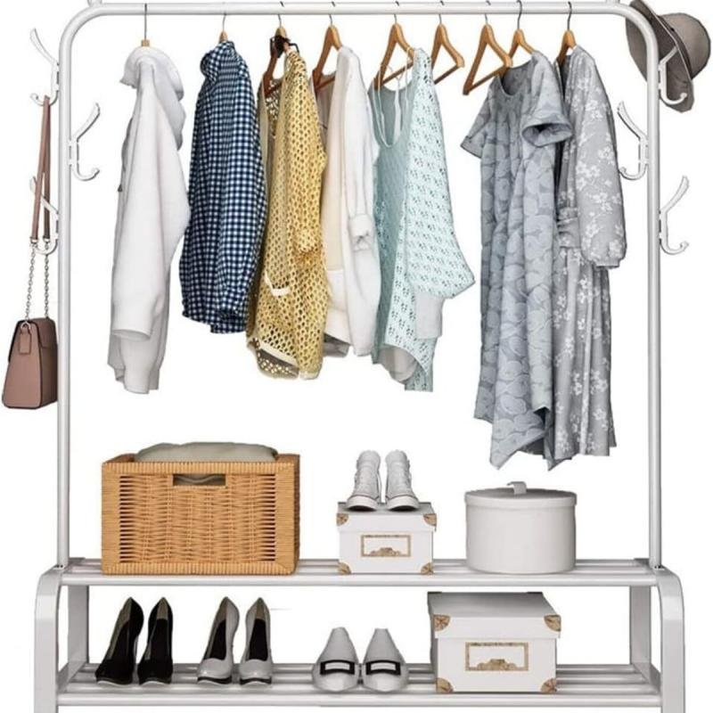 رف ملابس مع رف تخزين سفلي باللون الأبيض